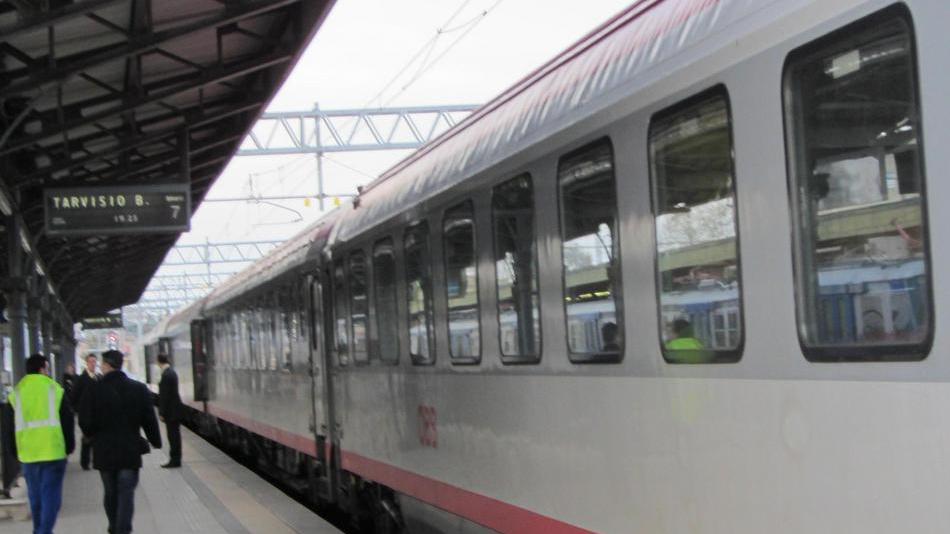 Evade dai domiciliari arrestato alla frontiera