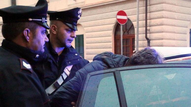 Arrestate cinque persone, scoperti quasi 15 chili di droga