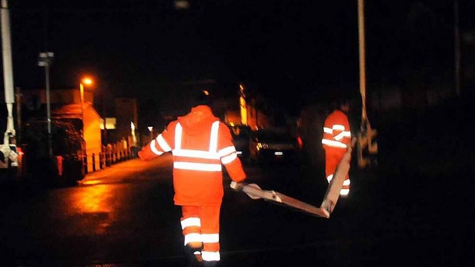 Tir distrugge il passaggio a livello