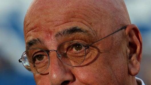 Milan a piedi, Galliani: «Volo oggi o non giochiamo la Supercoppa»