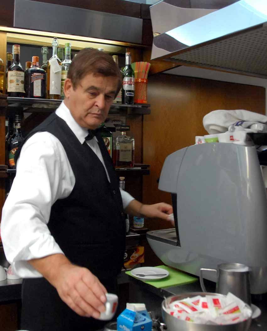 Beppe Capocchi, storico barista dell'Arlecchino