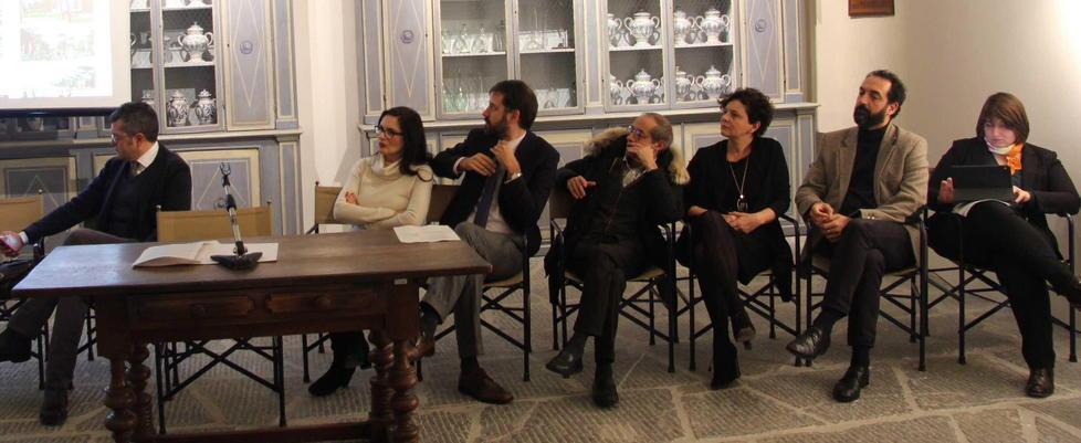 Servizi sociali con polemica