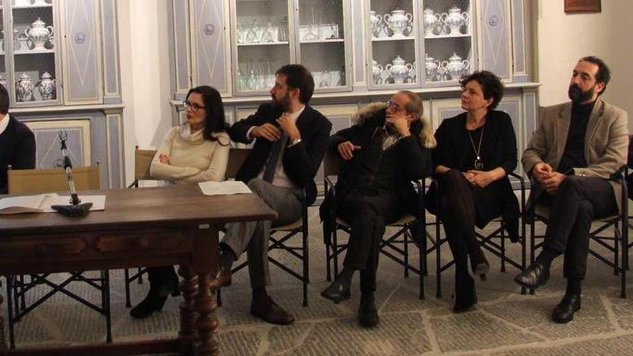 Servizi sociali con polemica