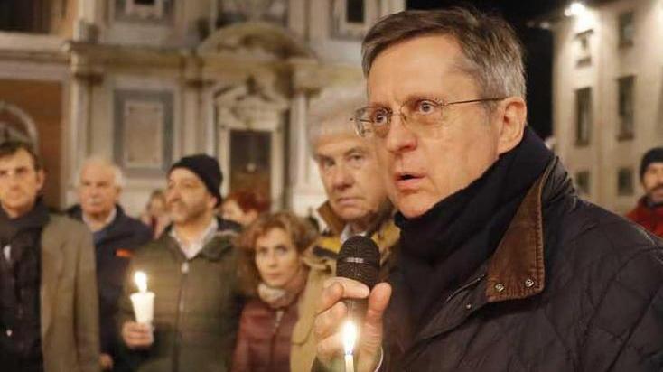 Buio e silenzio per la marcia contro le stragi