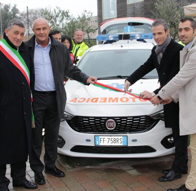 Donata alle associazioni un’auto con defibrillatore