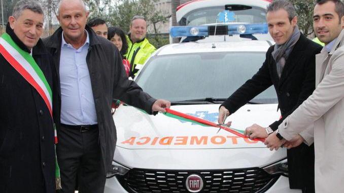Donata alle associazioni un’auto con defibrillatore