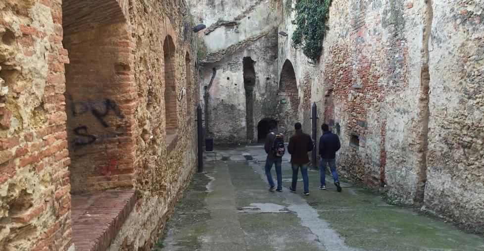 Dopo la scuola studenti in Fortezza a comprare e fumare hashish 