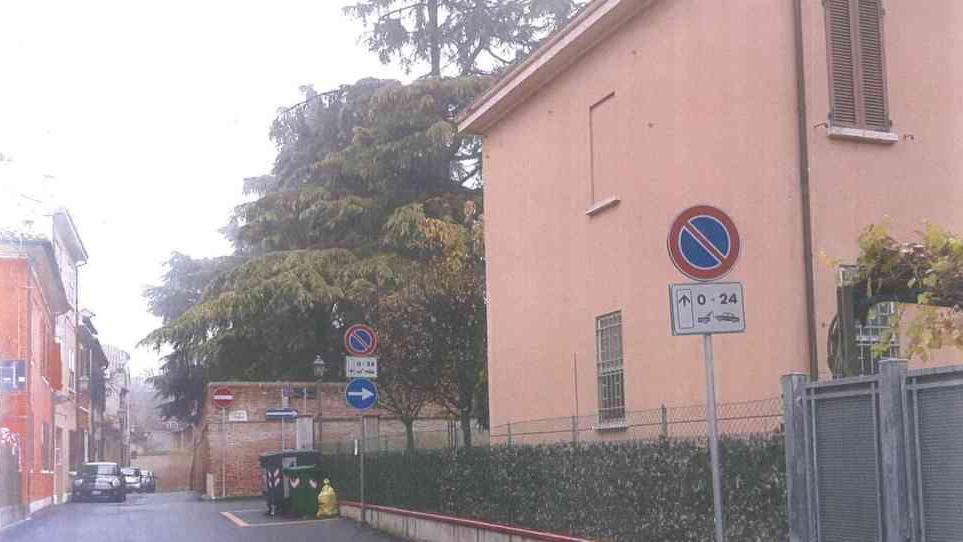 «Divieto di sosta inutile e dannoso in Ludovico il Moro»