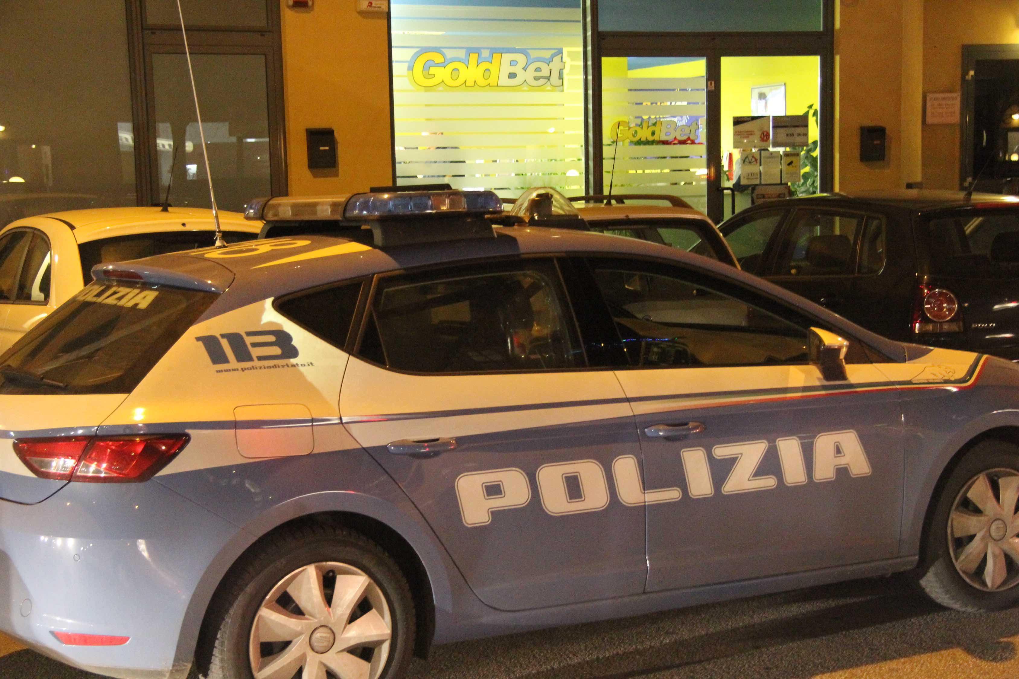 Una volante della polizia