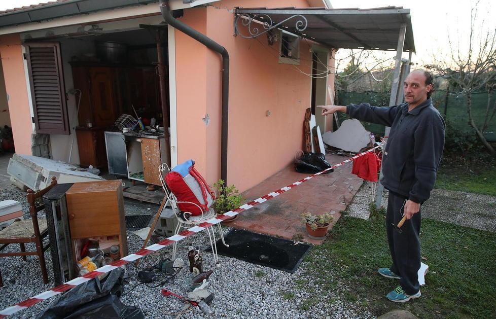 Esplode la dependance, salvi per miracolo 