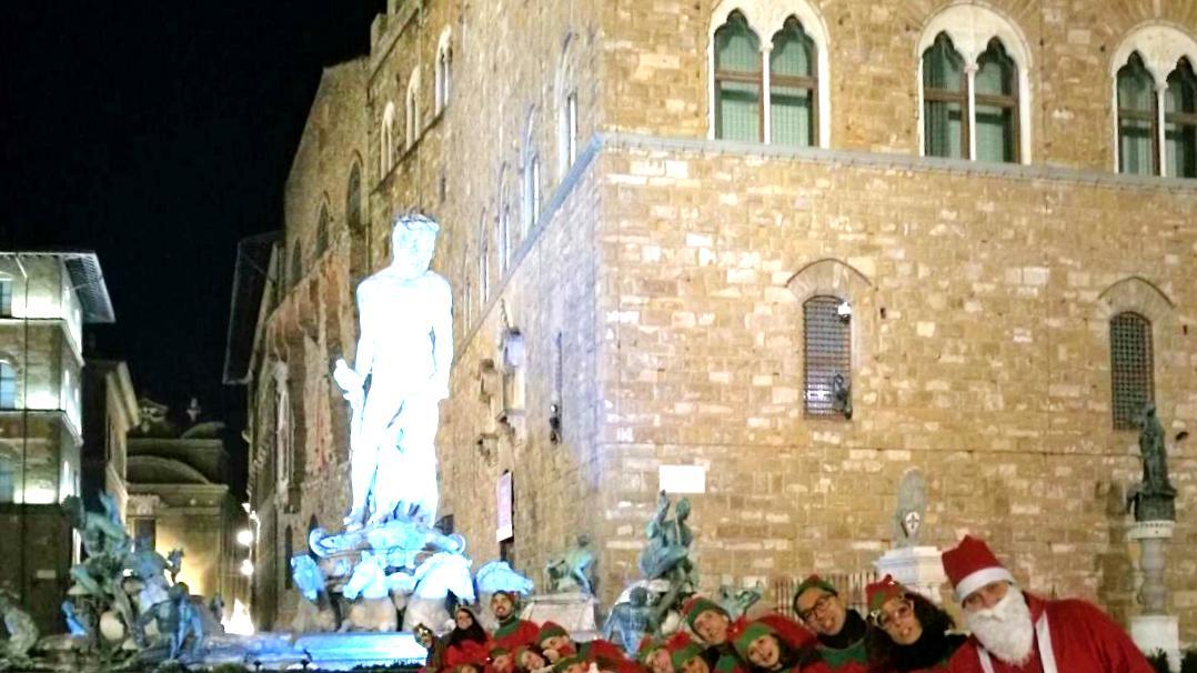 Gli elfi in piazza della Signoria a Firenze