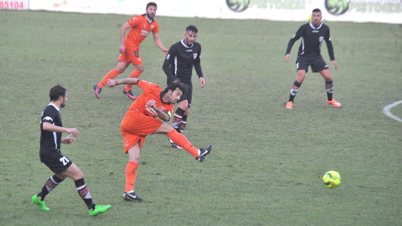 Corrado Colombo al tiro contro la Lupa Roma (Foto Gori)