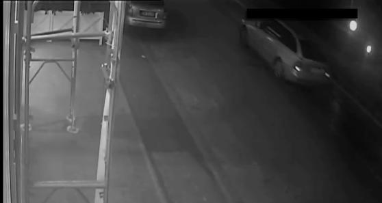 Un fotogramma delle immagini riprese dalle telecamere di sorveglianza
