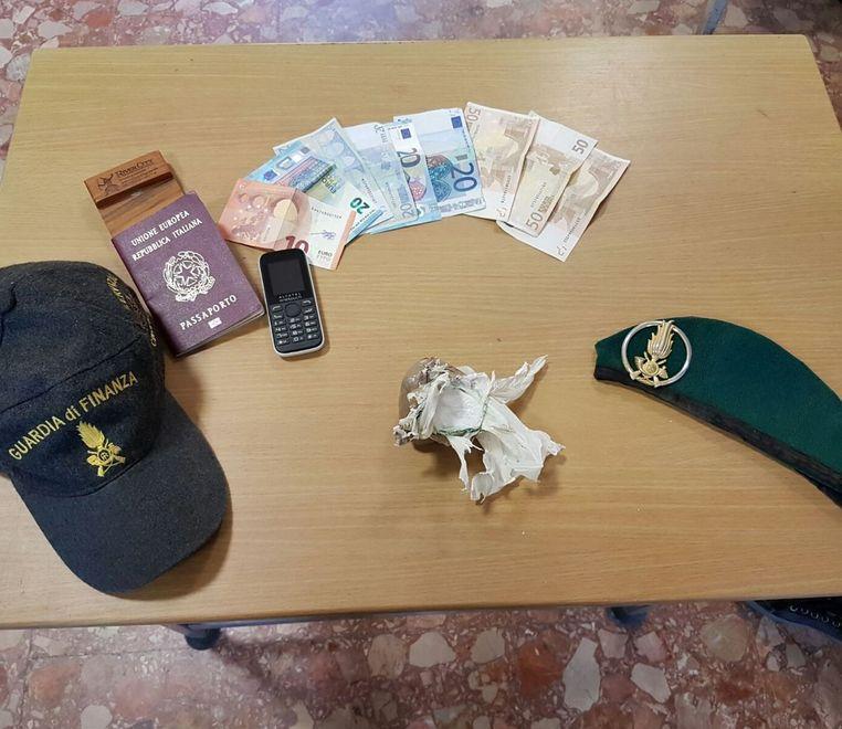 Cuoco fermato alla stazione con un etto di coca: arrestato 