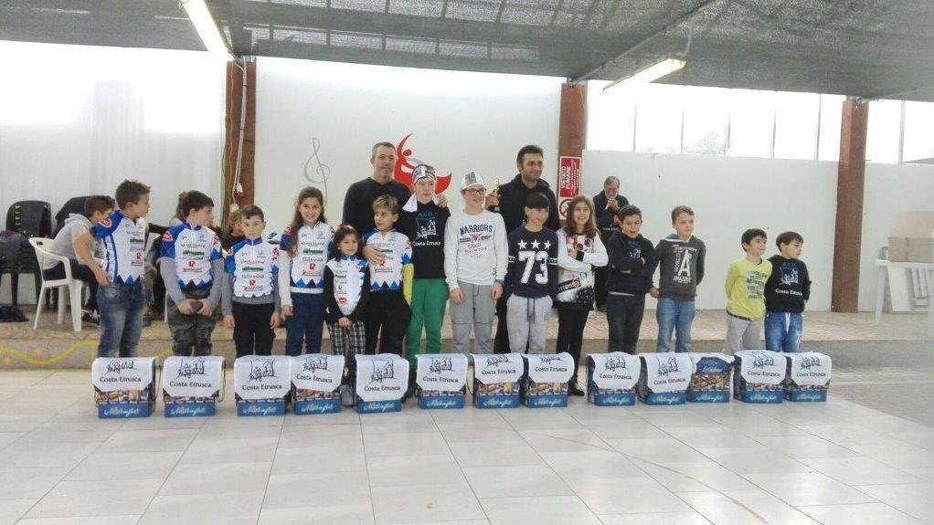 Il gruppo di piccoli atleti del Costa Etrusca