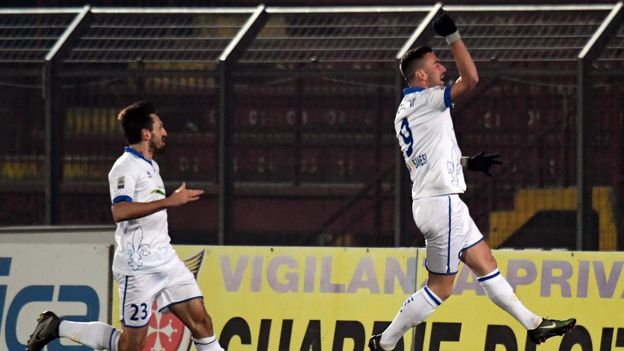 L'esultanza di Moncini dopo il gol (foto Silvi)