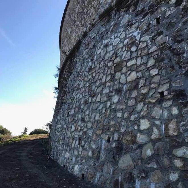 Cimitero, completati i lavori per rifare il muro esterno