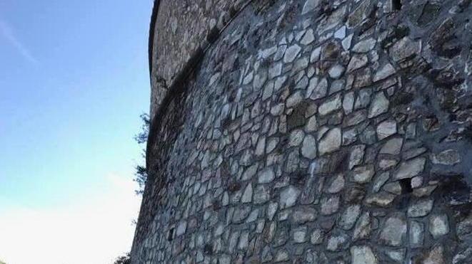 Cimitero, completati i lavori per rifare il muro esterno