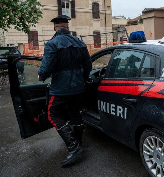 Rincasa e trova la cassaforte svaligiata 