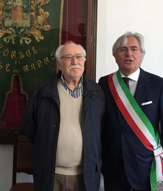 Donata al Comune una teca per proteggere il gonfalone