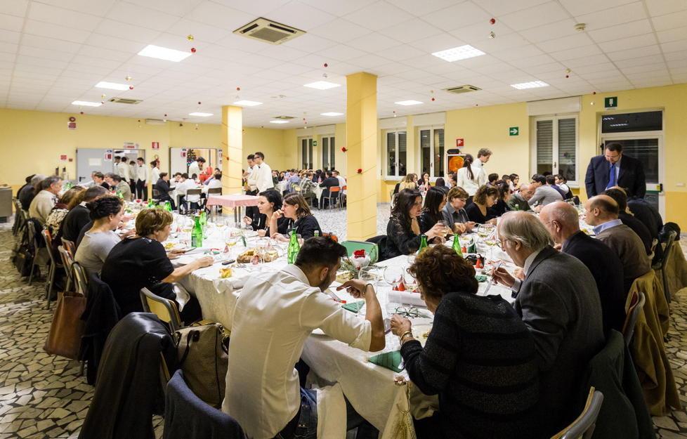 Minuto: cena di Natale, cucinano i ragazzi
