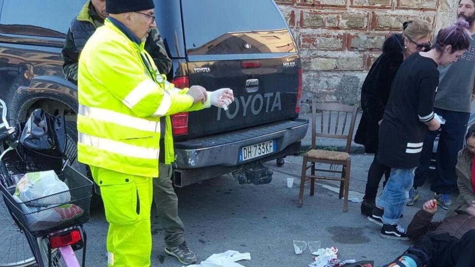 Investito dal Suv che fa retromarcia