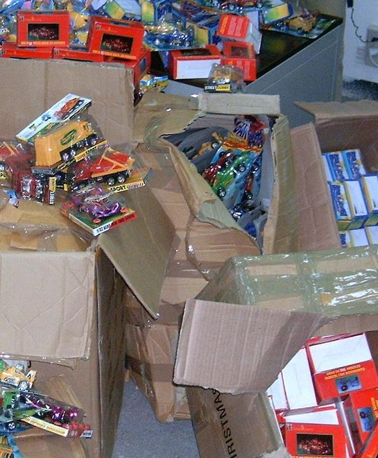 Fiamme gialle, blitz di Natale sequestrati giochi e luminarie 