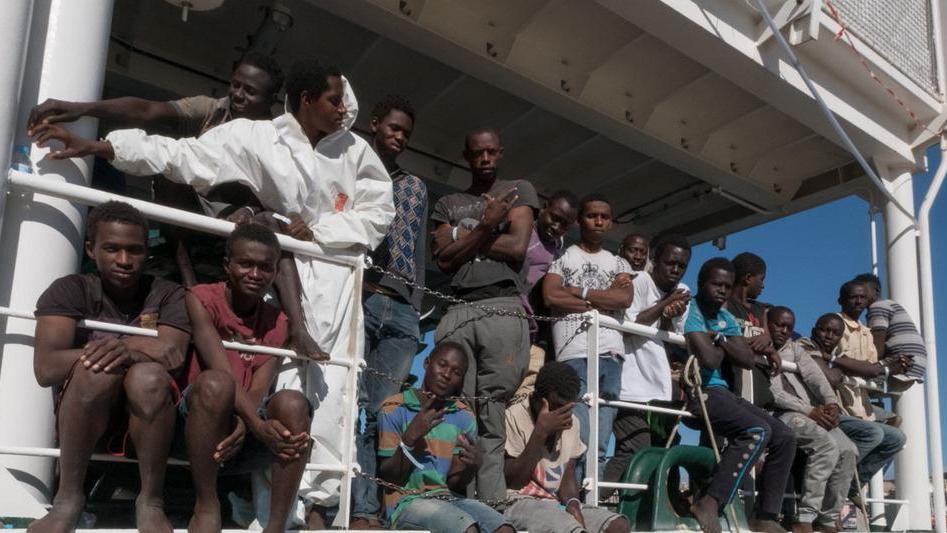 Migranti nei Comuni, incentivi a chi li accoglie
