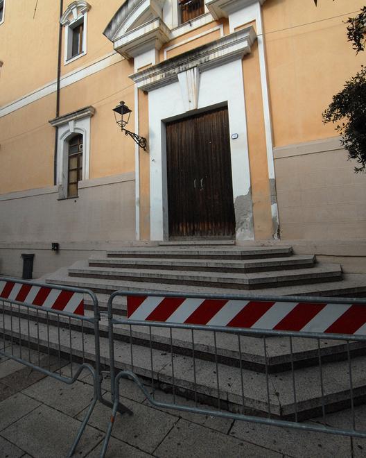Oristano, crollo nell’ex sede dell’Inpdap 