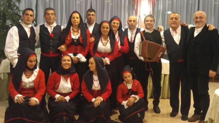 Il gruppo folk Lungoni si esibisce a Erba