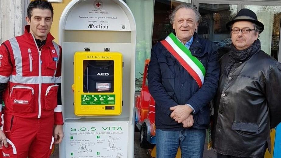 Un defibrillatore in piazza Nassiriya