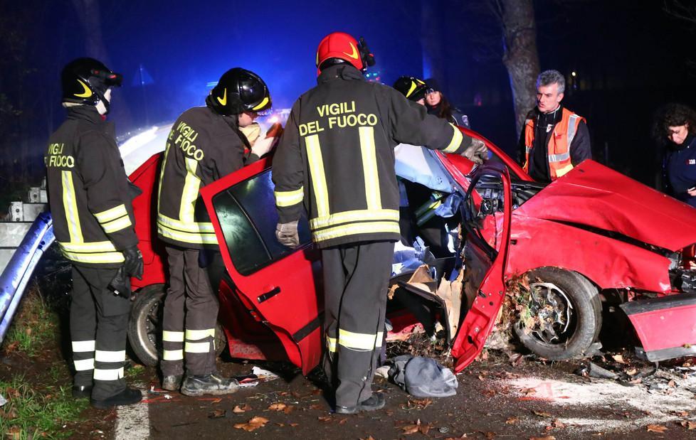 Schianto tragico, muore a 26 anni 