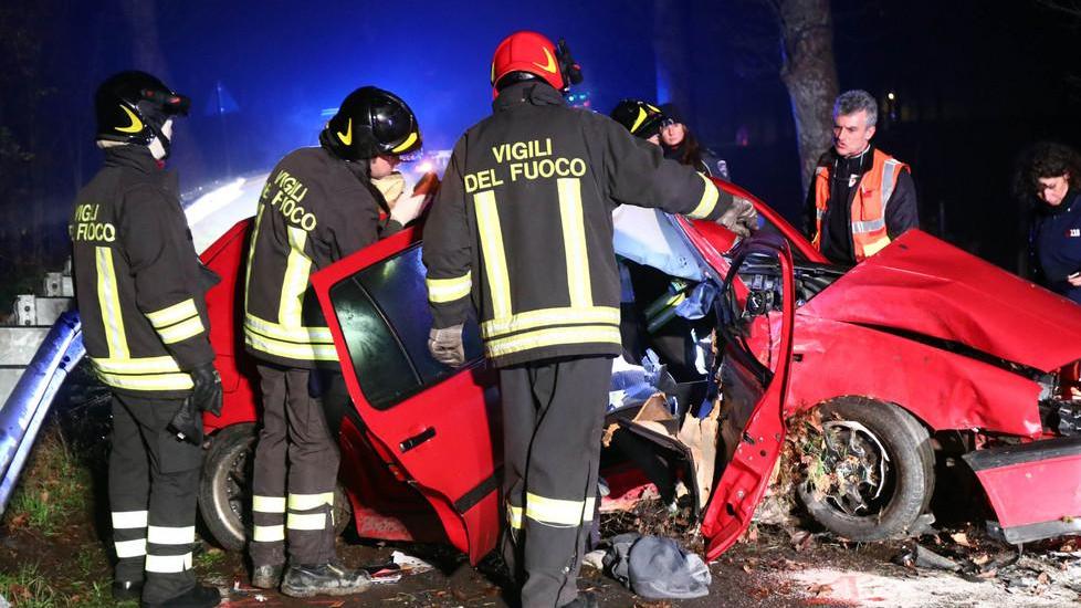 Schianto tragico, muore a 26 anni