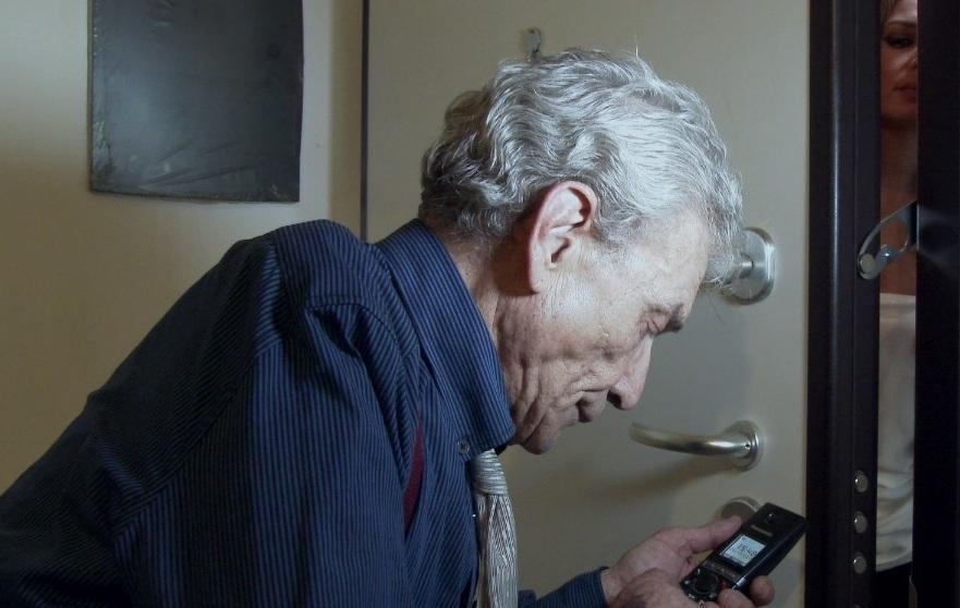 «Stiamo cercando casa», e rubano soldi e gioielli 