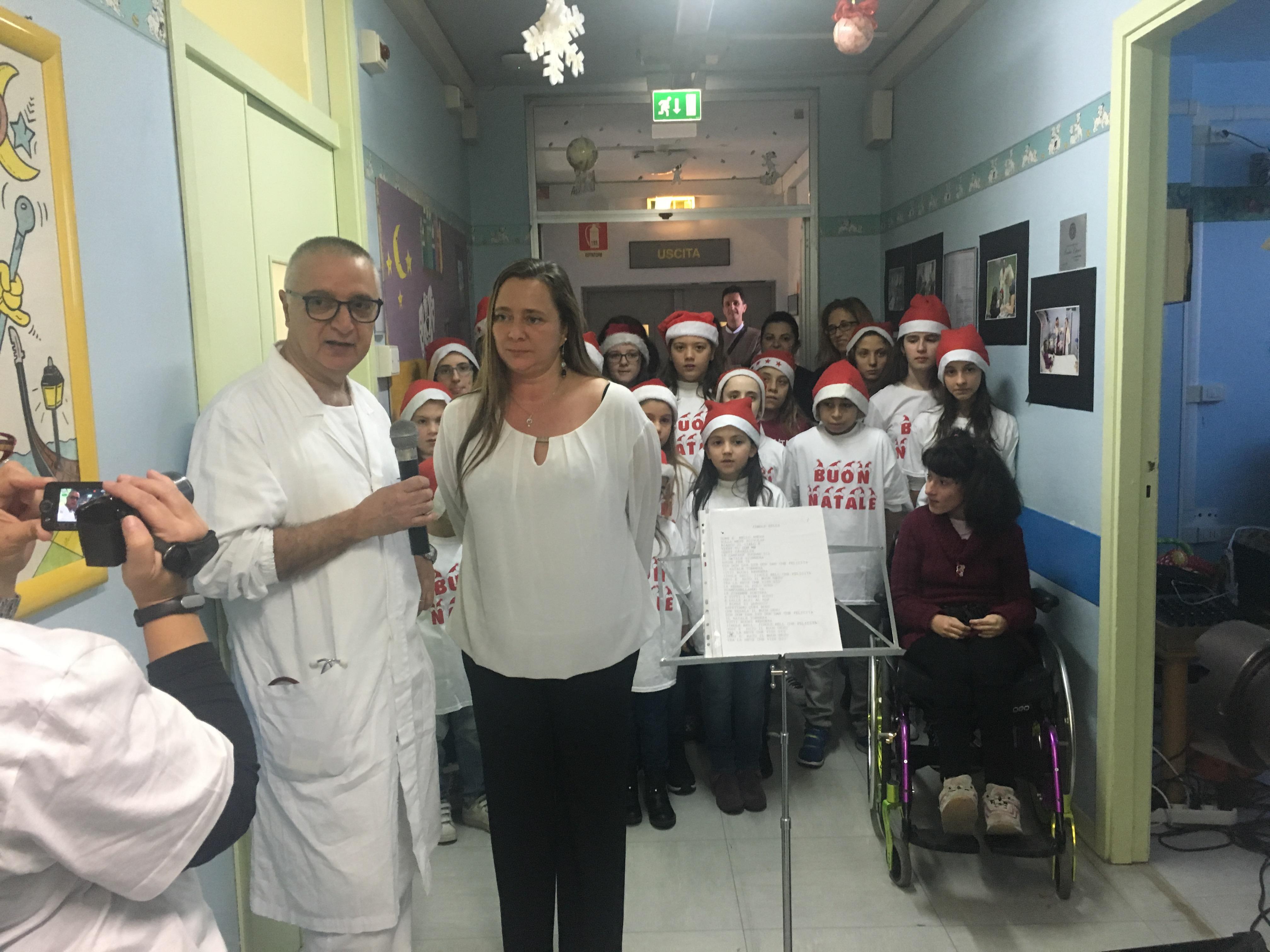 I sorrisi dei bambini per Babbo Natale in pediatria - Video