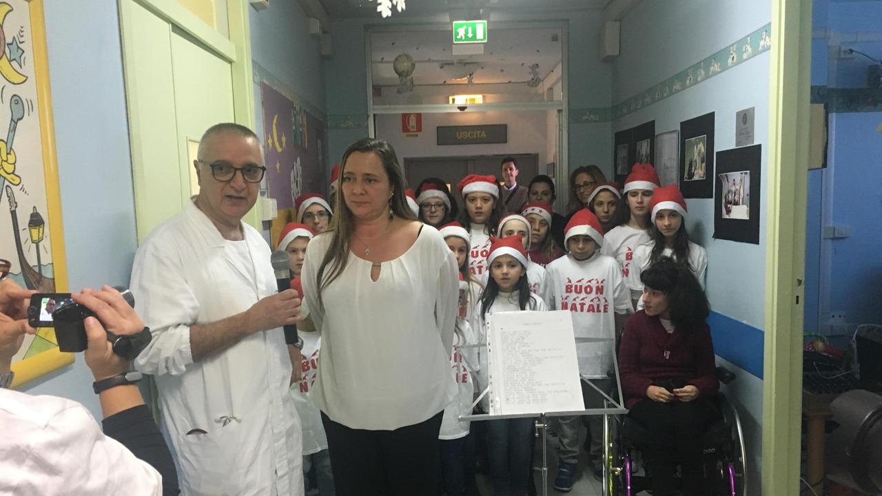 I sorrisi dei bambini per Babbo Natale in pediatria - Video