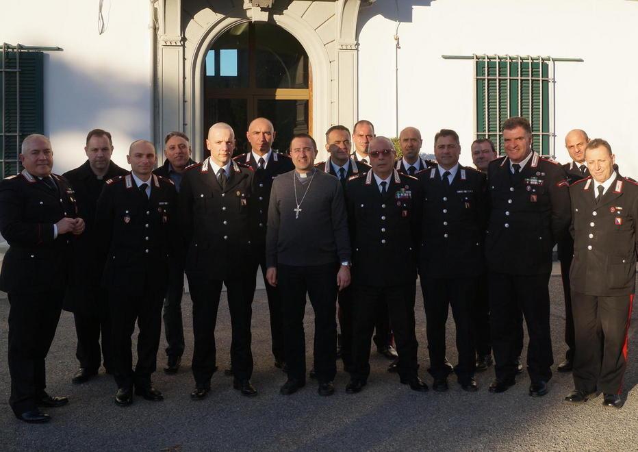 Il vescovo Migliavacca ospite dei carabinieri a San Miniato