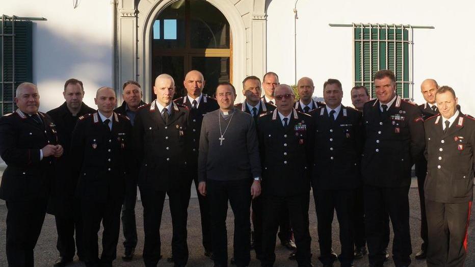 Il vescovo Migliavacca ospite dei carabinieri a San Miniato