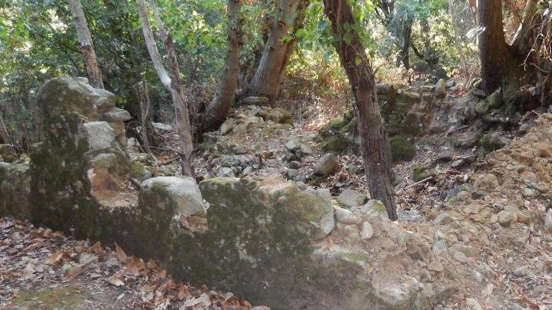 Rubano pietre nell’area archeologica