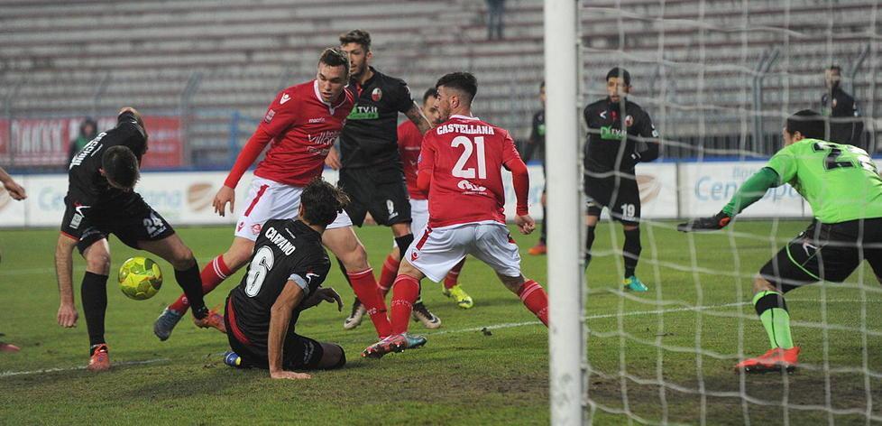 Lucchese sempre più Forte Piacenza ko e scavalcata 