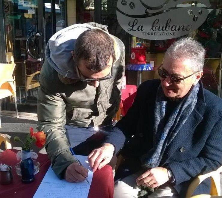 Sosta vietata ai residenti: al via la raccolta firme 