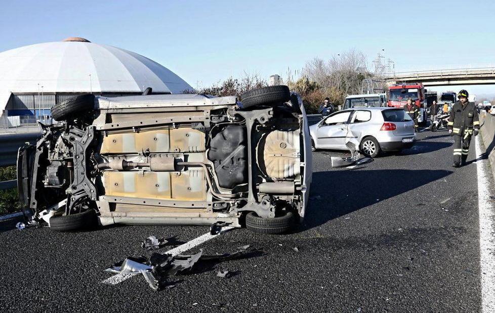 Schianto in Variante, 3 in ospedale 