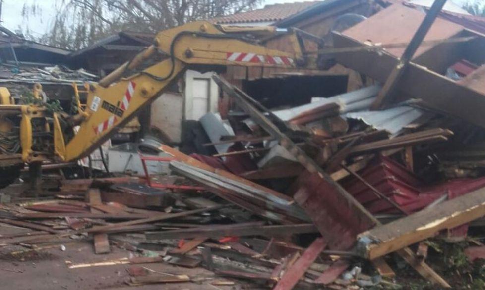 Campo rom, demolita quarta baracca