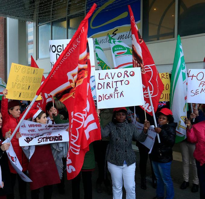 Lavoratrici pagate con i voucher per sostituire quelle in sciopero