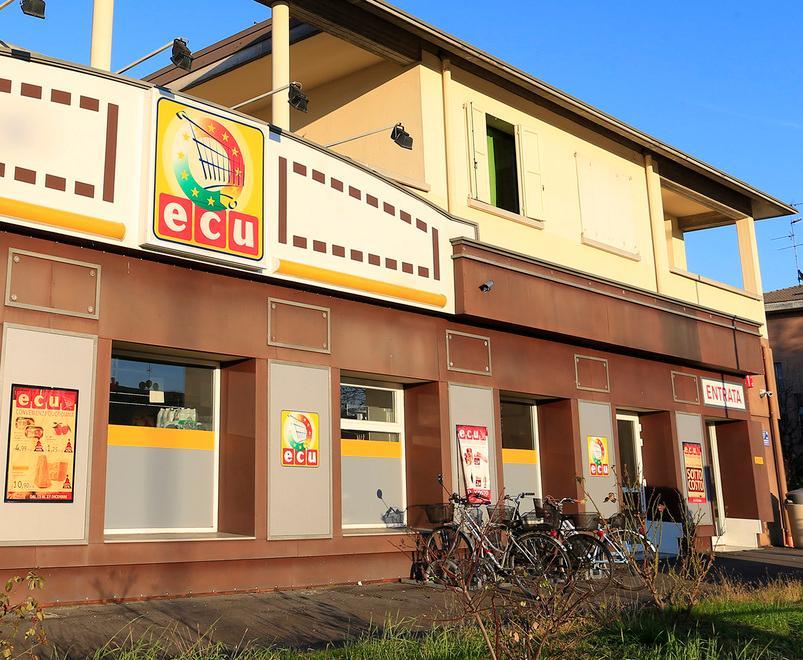 Campogalliano, con la pistola rapinano la cassiera 