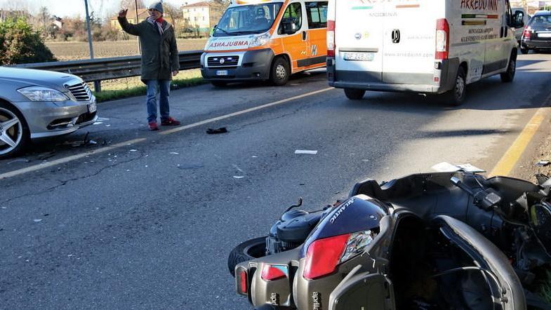 Sempre grave lo scooterista ferito