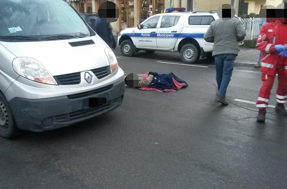 Donna investita in centro polemiche sulla viabilità 