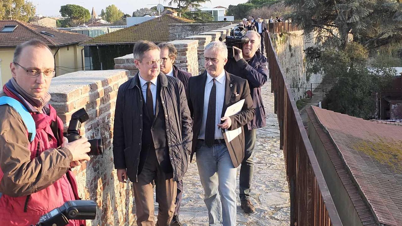 Più offerte in arrivo per gestire le mura
