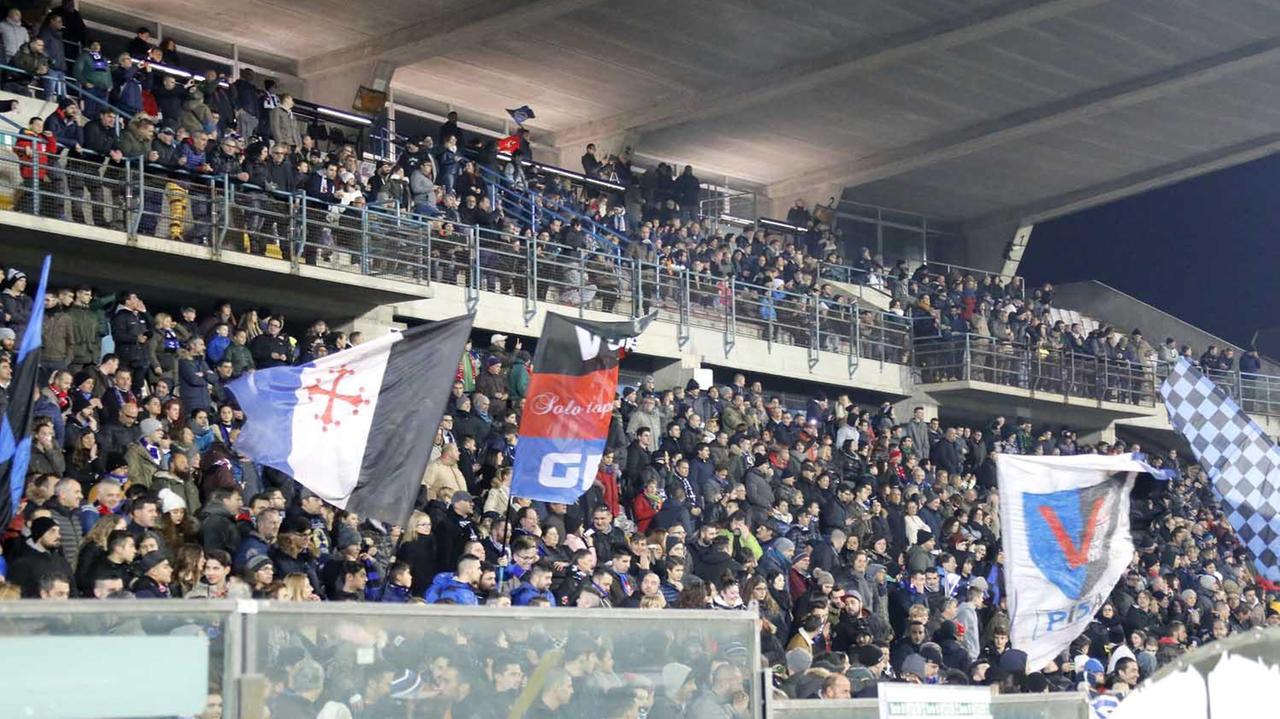 Tremila tifosi all'Arena per l'allenamento del Pisa a Santo Stefano (Muzzi)