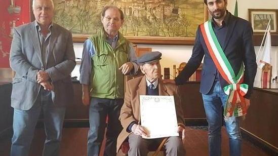 Ultimo saluto a Lazzeroni sulle note di Bella ciao